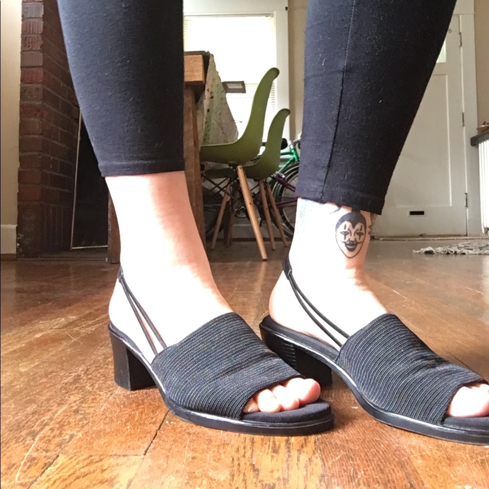 90's black strappy elastic sandals